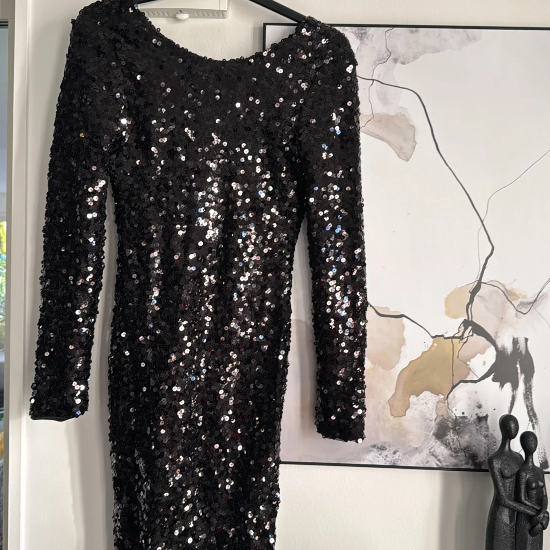 Svart paljettklänning