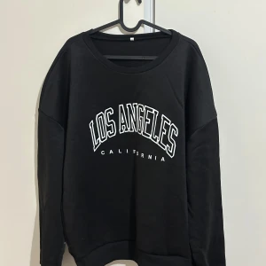 Dam tjocktröja  - Använd 1-2 gånger fint skick 