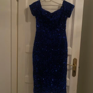 nyårsklänint  - bara använt en gång men den är super fin och unik 