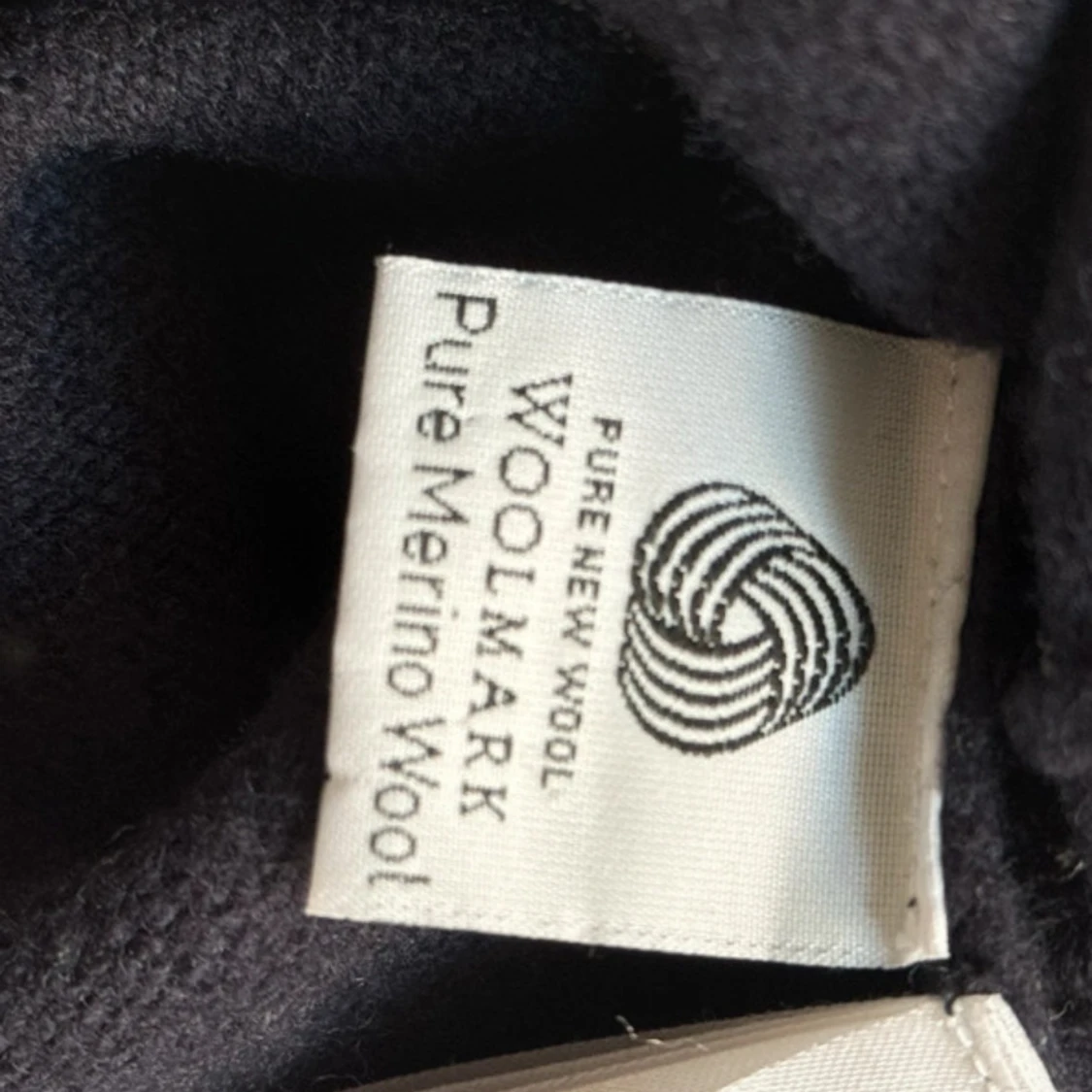 Svart poncho från woolmark - 92