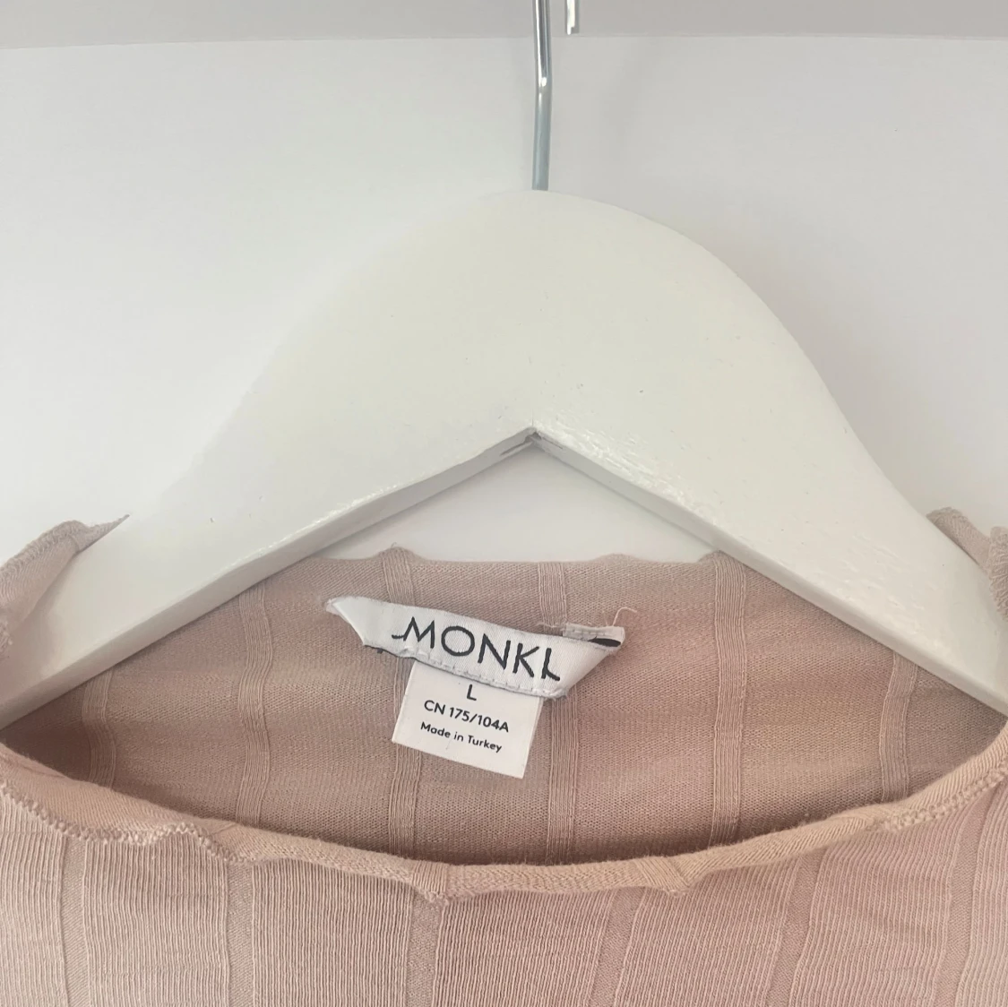 Beige ribbad tröja från Monki - 90