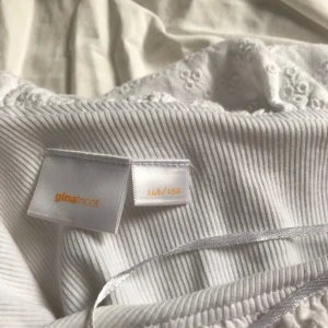 Gina Young off sholder tröja - Helt o använd utan prislapp. Endast testad ! Storlek 146/152 PRIS KAN DISKUTERAS VLD SNABBT KÖP