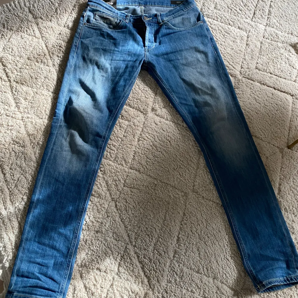 Tjena, säljer mina dondup jeans i storlek 32 för att dom är för stora för mig. Modellen är George och dessa feta jeans är använda cirka 5 gånger.  Kan gå ner i pris vid snabb affär.    Hör av er vid frågor/ jacob . Jeans & Byxor.