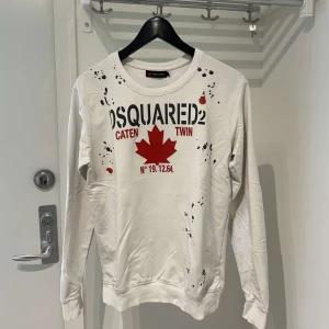 Dsquared 2 tröja stl S - Dsquared 2 tröja i stl S med väldigt fint passform om du har på dig S.  