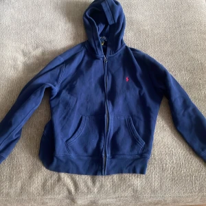 Polo Ralph Lauren - Fet Polo Ralph Lauren tröja 10/10 skick säljer för att den inte längre passar mig🙌🏼