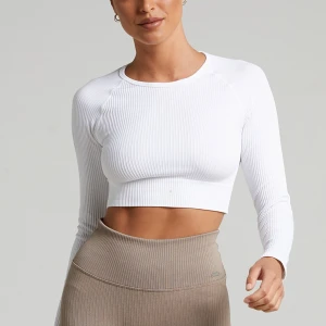 Aim’n tröja - Superfin träningströja från Aim’n som inte längre säljs på webbsidan! Använd en del, Aim’n-märket som satt nere på ryggen har lossnat, men annars fint skick. Toppen kvalitet! Kontakta gärna vid frågor eller för fler bilder 🫶🏼