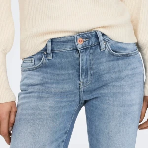 Only jeans  - Säljer dessa jättesnygga jeans från only dem är low waist bootcut och helt oanvända, lappar sitter kvar💞💞💞