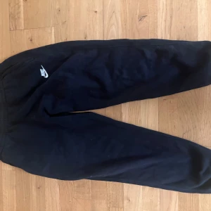 Nike byxor - Riktigt sköna o snygga Nike mjukisbyxor i bra skick 