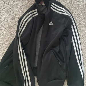 Adidas kofta - Adidas kofta i bra skick❣️