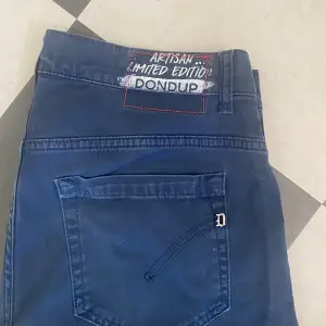 |Sjukt snygga Dondup George Jeans i storleken 31| Sparsamt använda utan defekter | Perfekta nu inför hösten💫 Hör av er vid frågor! Priset ej hugget i sten!