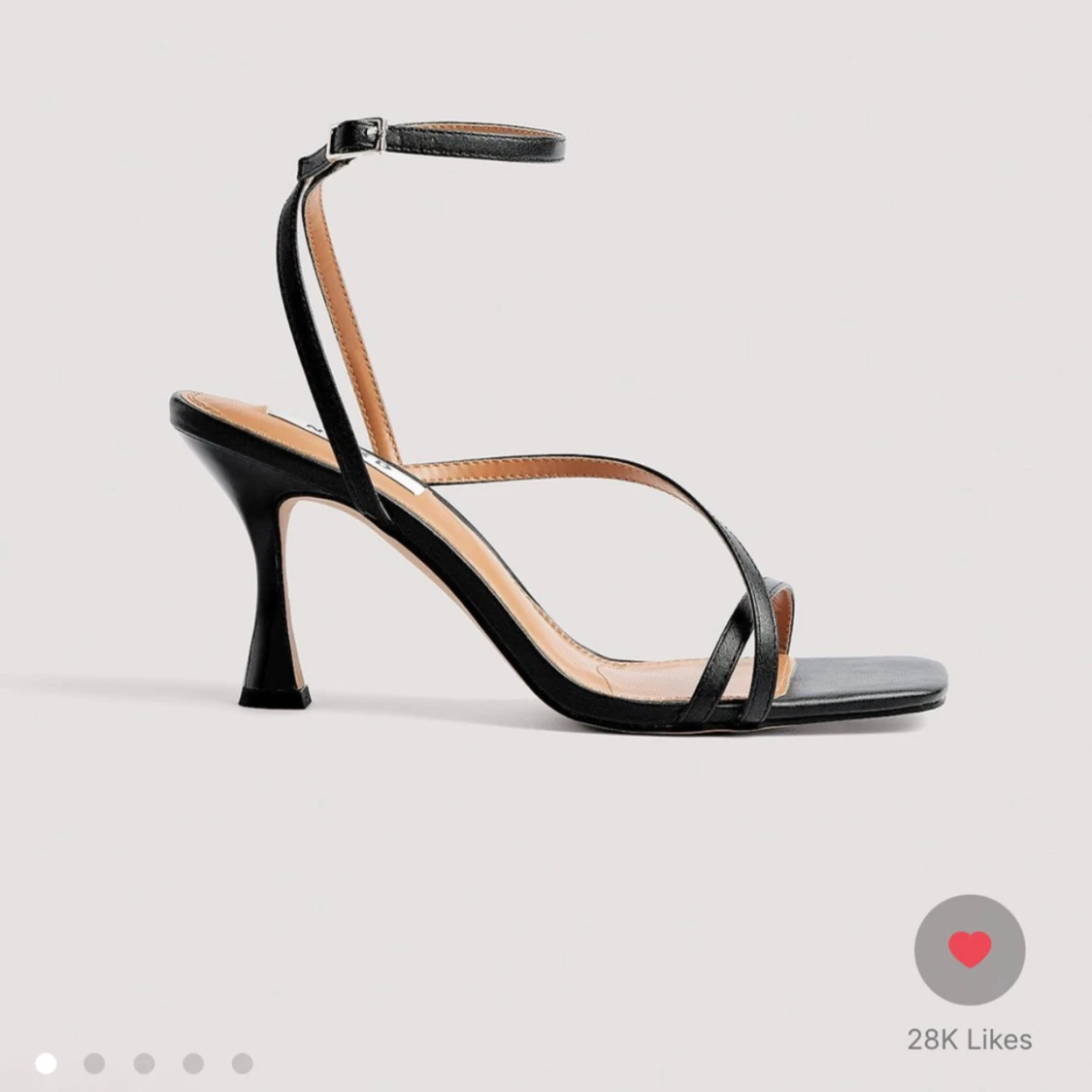 Svarta högklackade skor