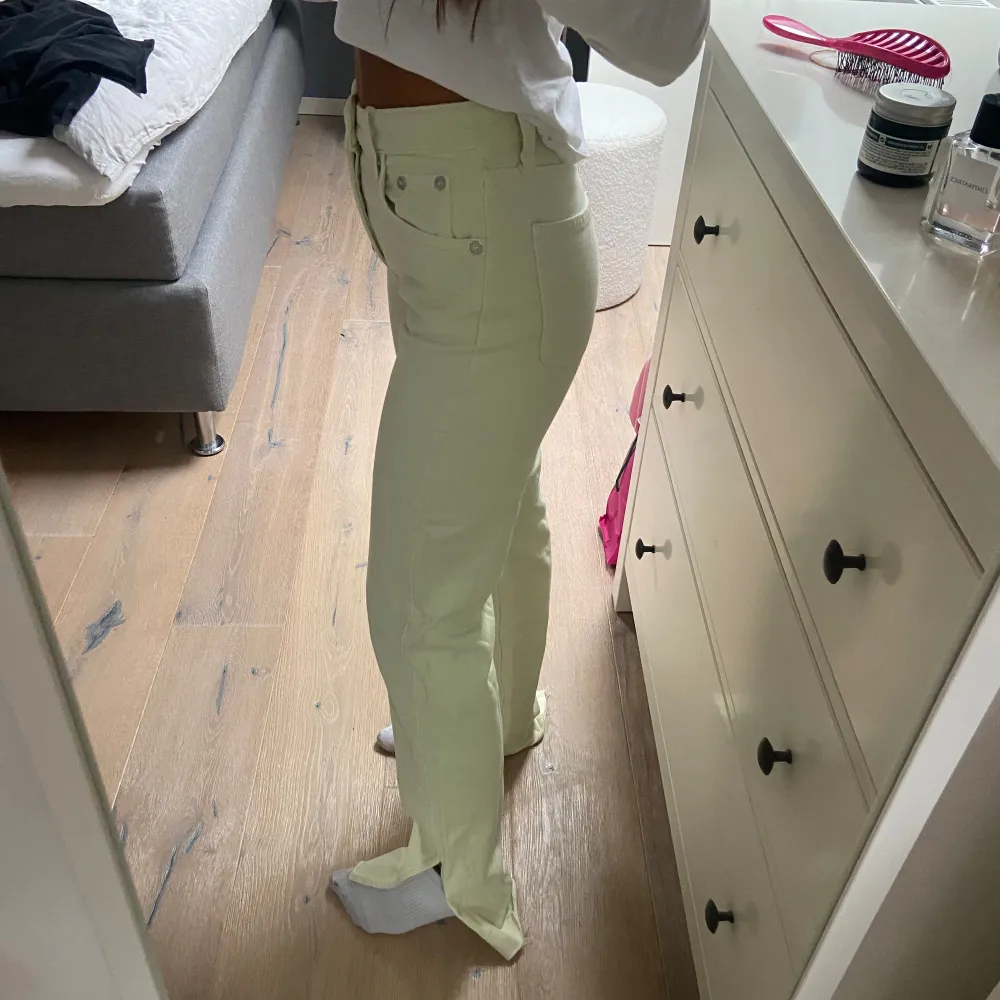 Så fina jeans som aldrig kommit till använding. Jeans & Byxor.