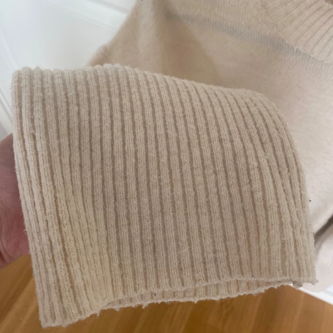 Vit stickad tröja - 90