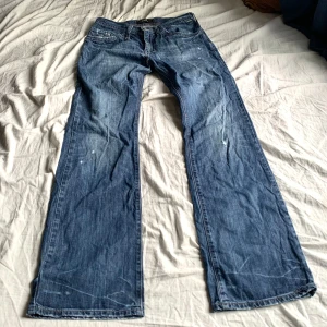 Raka Lowaist Blend jeans - Raka Lowaist Blend jeans. Fint skick, 100%bomull. Innerbenslängd 84cm och midjemått 40cm