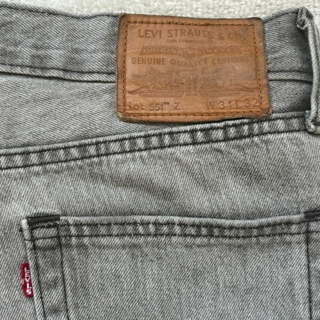 Levis 551 gråa - 90
