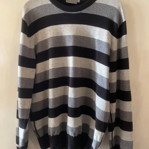 Stickad tröja från Jack&Jones  - Slätstickad tröja från Jack&Jones i nyskick 