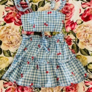 Lolita sett - Gullig outfit sommar inspirerad från filmen lolita jätte söt och har små körsbär på sig🍒❤️