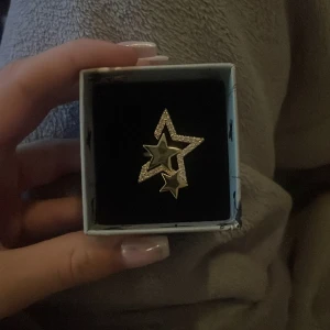 Ioaku  - Säljer denna jätte fina ring som är justerbar!!❤️