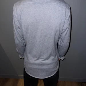 Hugo Boss skjorta  - Säljer för jag aldrig använt den Köpt på deras hemsida för 1100kr