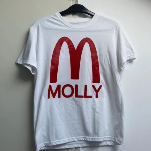 MOLLY Tshirt - Molly tshirt size M  Pris kan sänkas vid snabba affärer