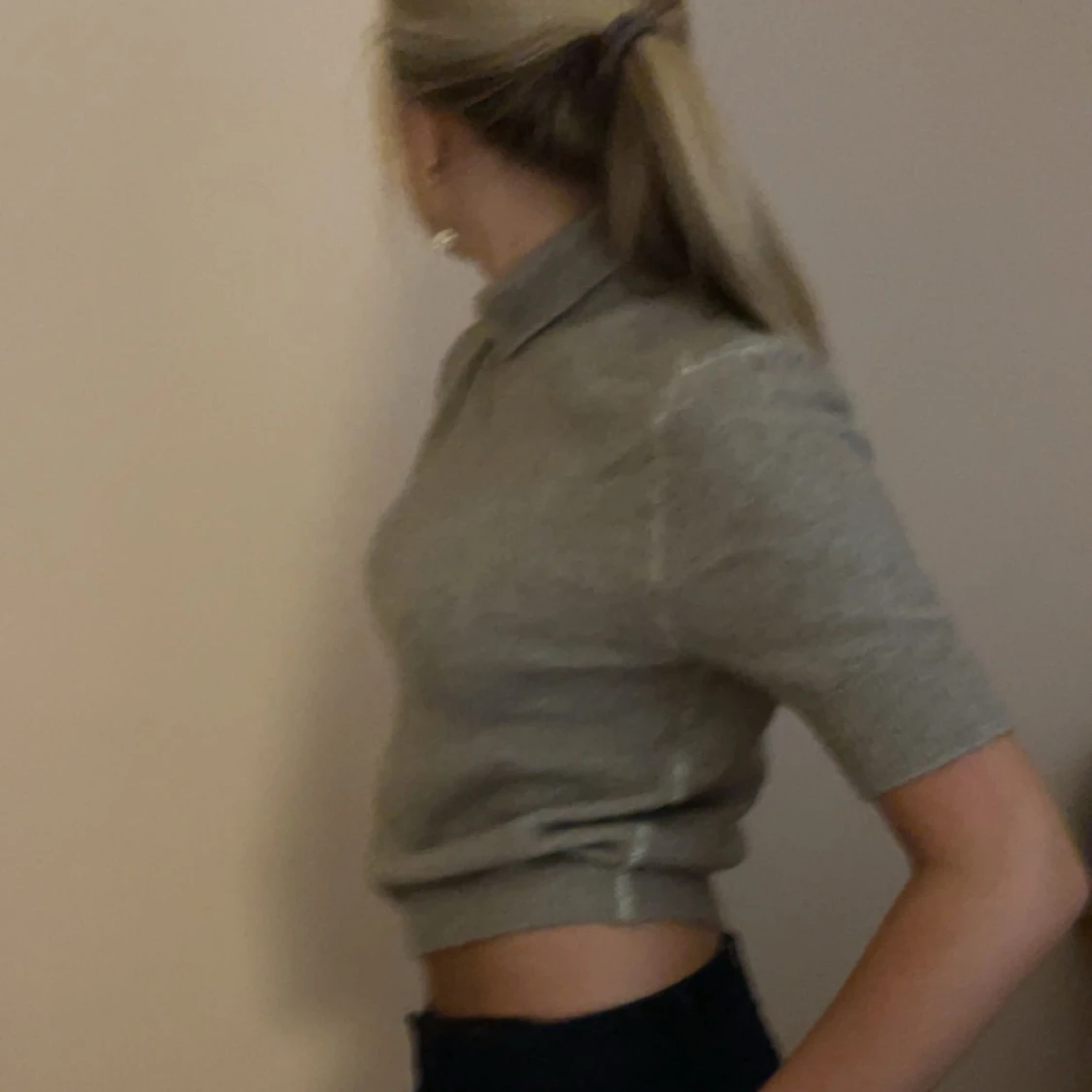 Grå polotröja i ull - 90