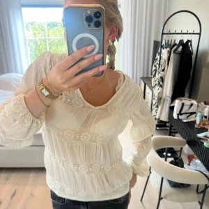 Blus från Vila - Blus från Vila i mycket fint skick! Passar till många tillfällen. Nypris: 499 kr