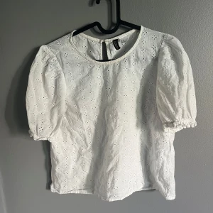 Blus - Säljer denn super fina toppen då den tyvärr har blivit för liten🩷