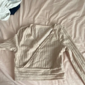 Tröjor från shein - Alla aldrig använda, alla är i stl S, finns i vit, rosa o beige med skönare tyg 50kr/st