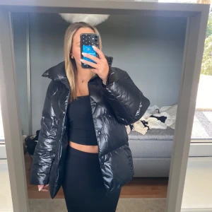 Jacka  - Mysig dunjacka💕riktigt dun, nypris 2700 från arket. Pris kan diskuteras 