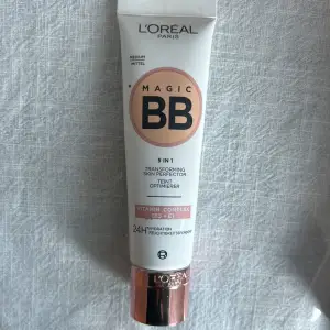 Loreal bb cream i medium färg  Den är väldigt fin på huden men tyvärr inte något för mig endast testad en gång