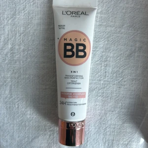 Loreal bb cream  - Loreal bb cream i medium färg  Den är väldigt fin på huden men tyvärr inte något för mig endast testad en gång