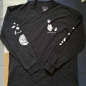 Polar skate co långärmad  - En polar tröja i medium med tryck, köpt på Junkyard för 600. Om du har frågor skriv i dm ☝️☝️