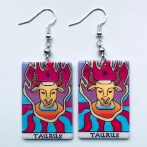 Taurus örhängen  - Nickelfria krokar. Hämtas i Hornstull i Stockholm eller skickas mot fraktkostnad (18kr) ☀️