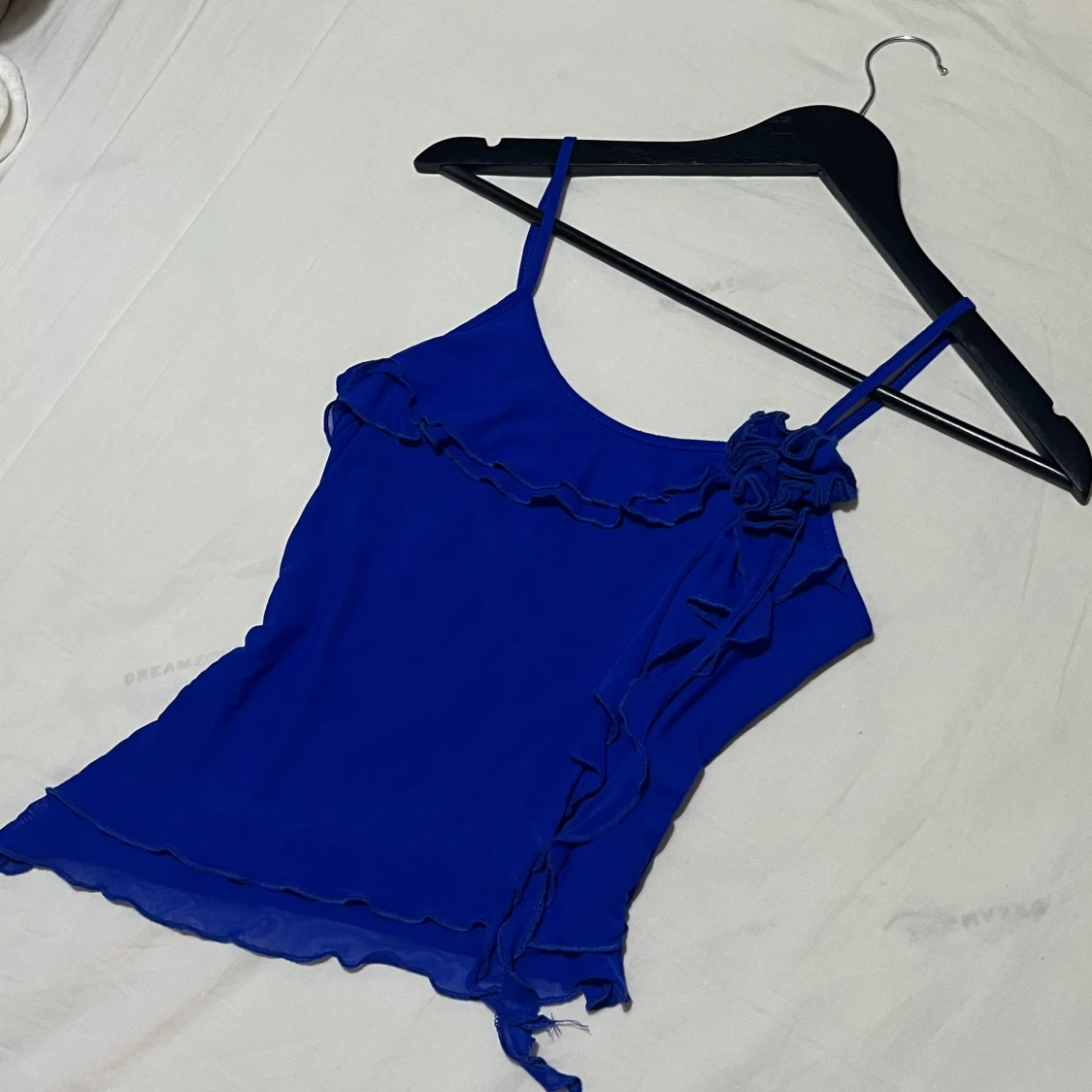 Mörkblå topp med ros 💙