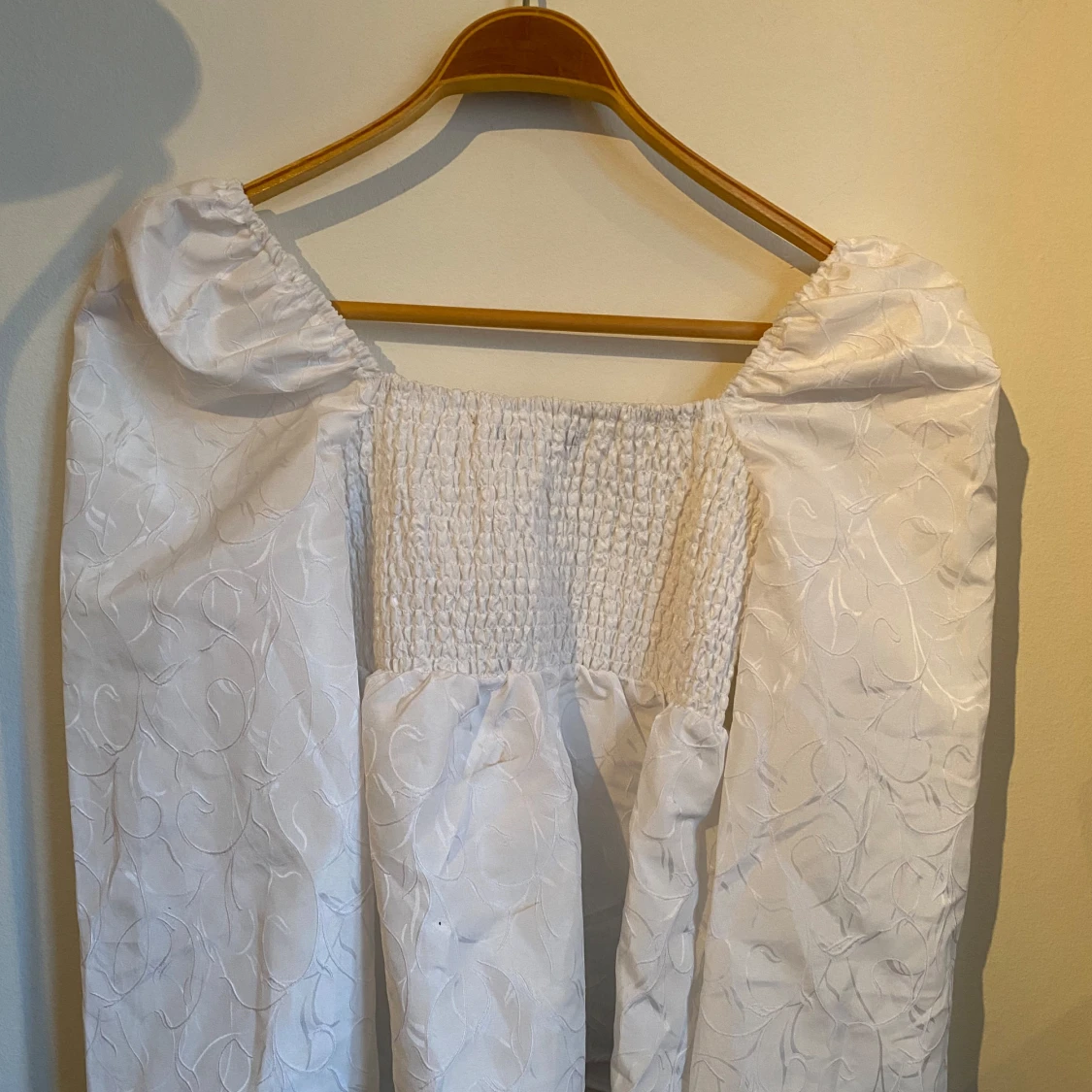 Vit blus från bikbok - 91