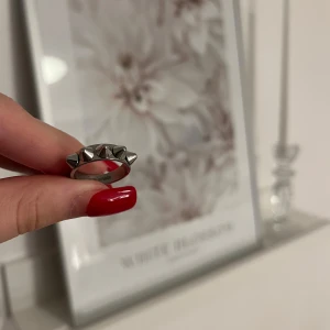 Edblad peak ring  - nypris 349, knappt använd, storlek 16,8mm (S)