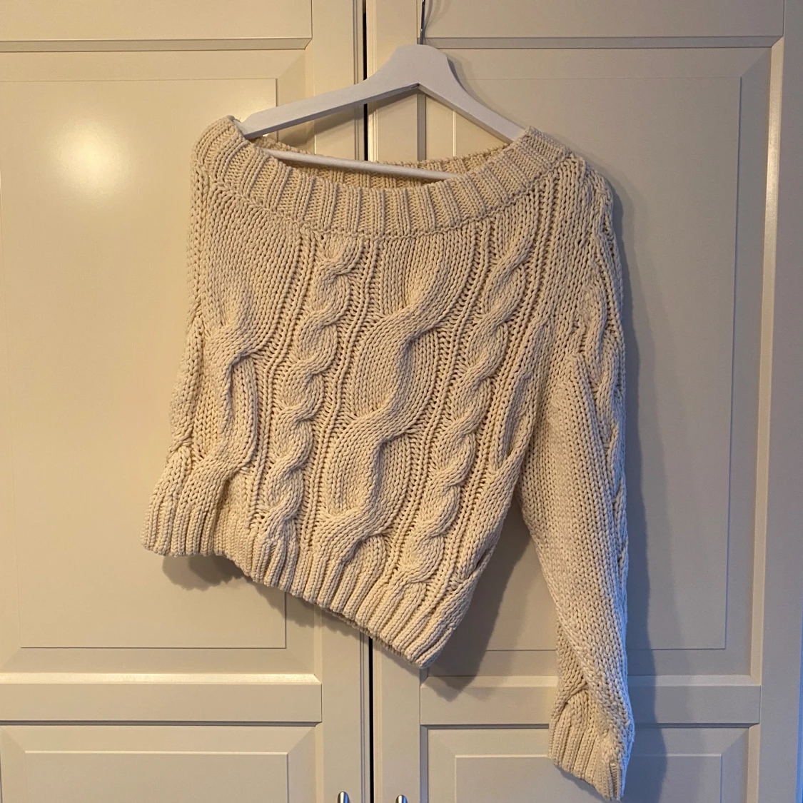 Beige stickad tröja