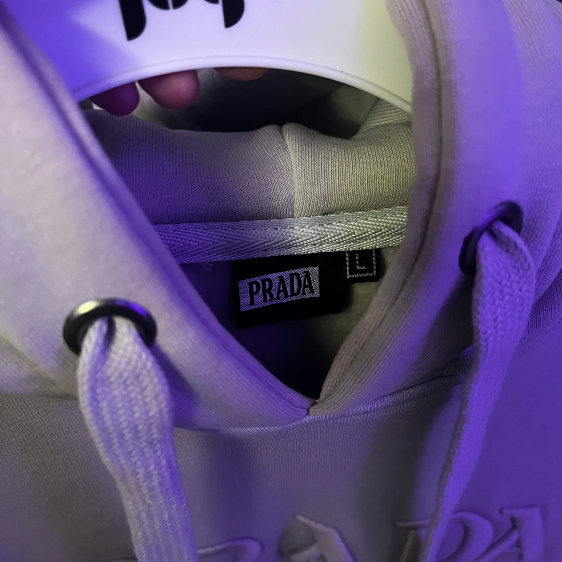 Beige hoodie från Prada inte äkta! - 91