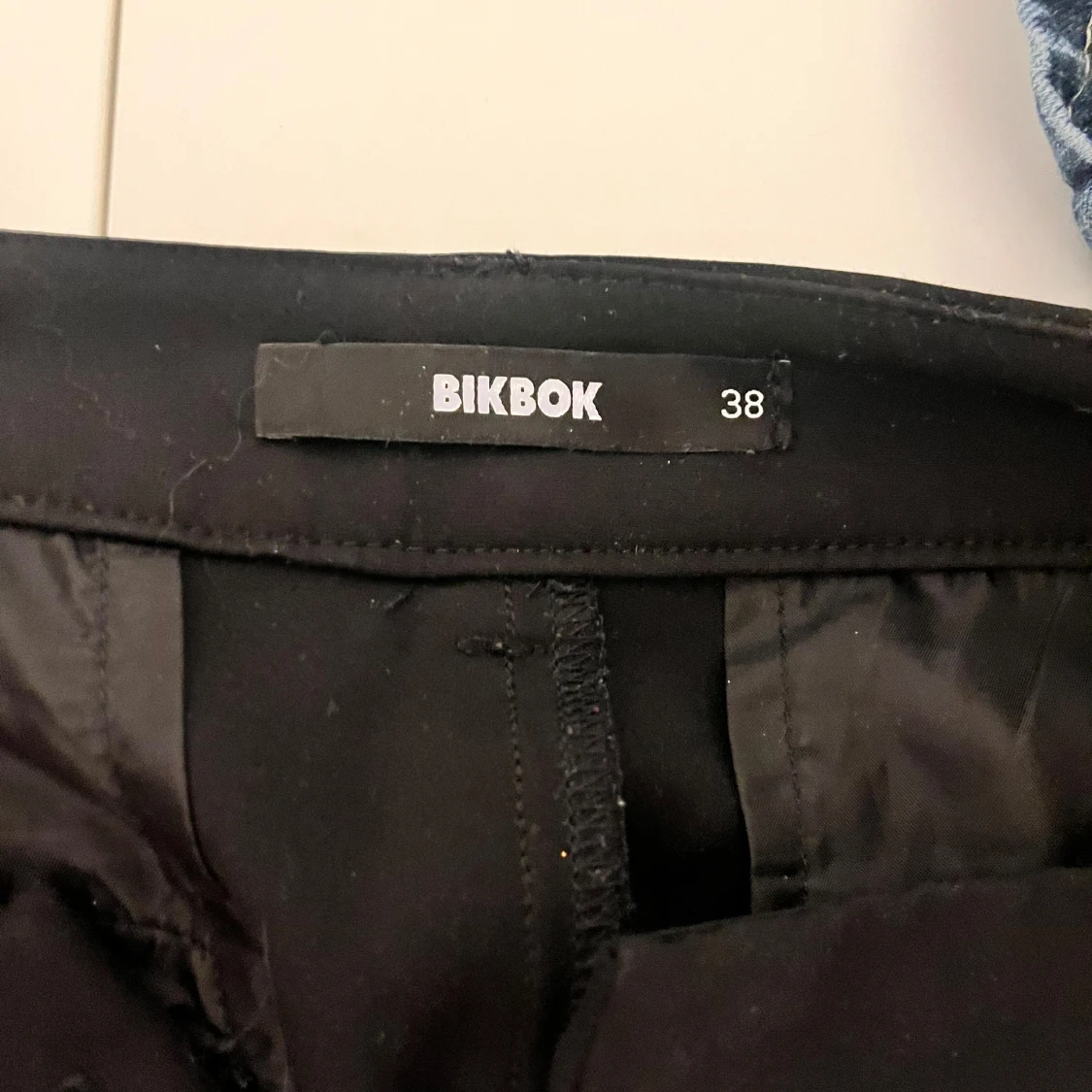 Kostymbyxor från BikBok - 90