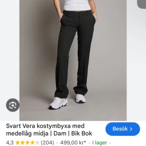 Lågmidjase kostymbyxor - Jätte fina lågmidjade kostymbyxor från bikbok i nyskick (använda 1gång) säljer då de blivit för stora