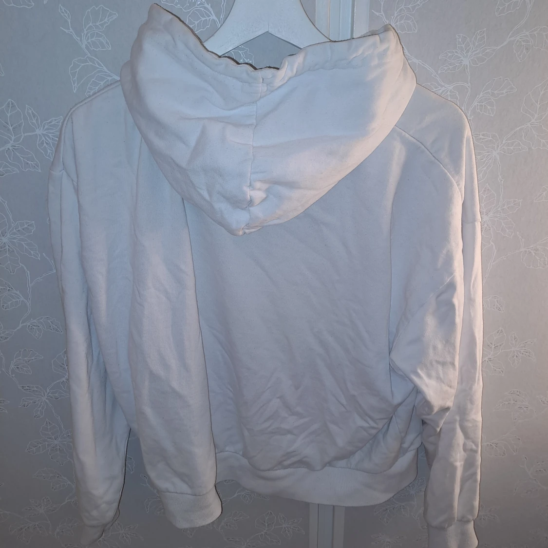 Vit hoodie från 157 - 90