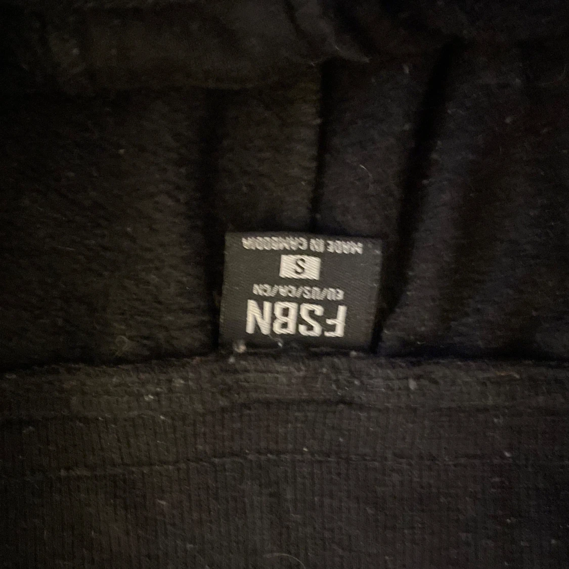 Svarta mjukisbyxor med tryck - 92