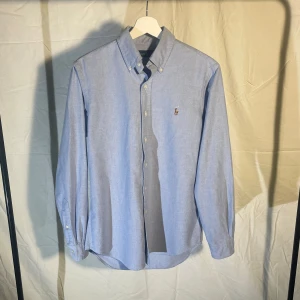Ralph Lauren skjorta  - Ljusblå Ralph Lauren skjorta | i bra skick | Storlek S/M | skriv vid fundering eller fråga 👀