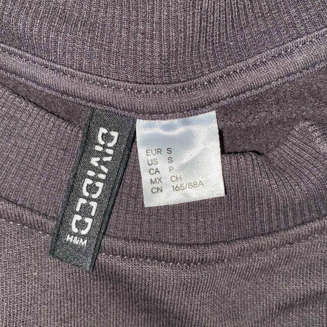 Grå sweatshirt från H&M Divided - 90