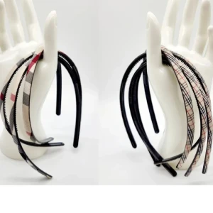 Hårband  - Snyggt Burberry falsk hårband.  4st-70kr