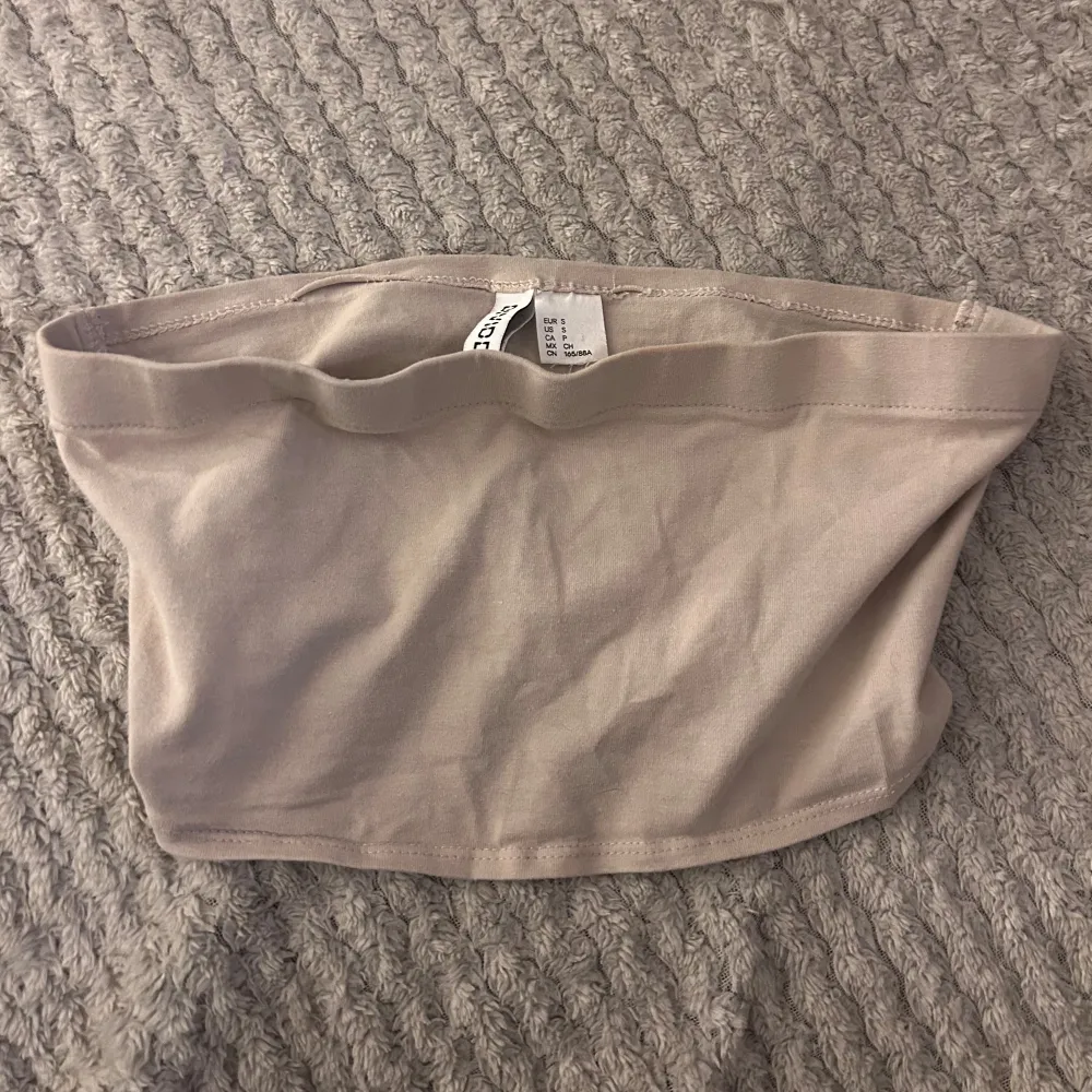 3st oanvända bandeau/tubtoppar 1 - från H&M, storlek S 2 - från H&M, storlek S 3 - från shein, storlek S. Toppar.