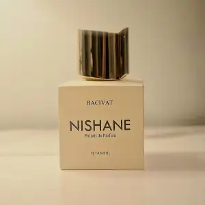 Säljer en sample på Nishane Hacivat, en väldigt fin och lyxig doft.  (2ml - 90 kr)  (5ml- 225 kr) (Frakt - 18kr)