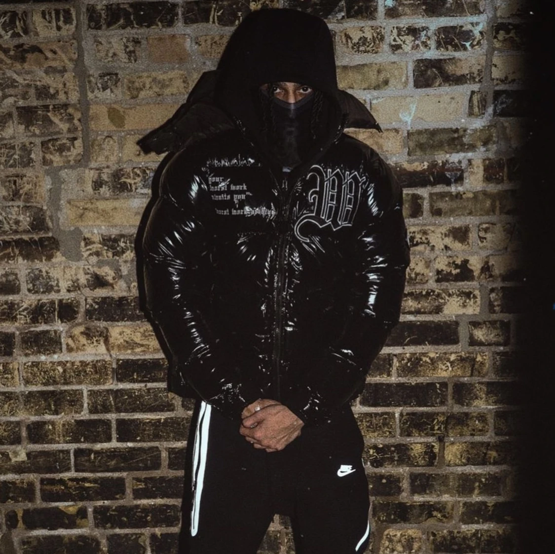 Svart glansig pufferjacka - 90