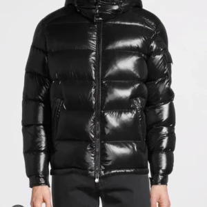 Moncler maya SÖKES! - Hej, jag söker en moncler maya ÄKTA MED KVITTO STORLEK 3. KAN VARA EN MÖRK BLÅ ELLER EN SVART SAMT OLIV GRÖN