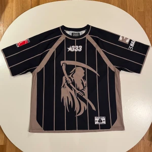 HalfEvil Tshirt - Helt ny